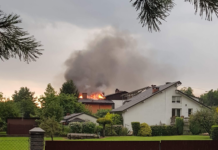 Pożar po uderzeniu pioruna – FOTO