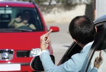 Zasole. Wyrzucona z samochodu guma do żucia powodem agresji drogowej