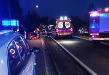 Zdarzenie drogowe na ulicy Pszczyńskiej w Brzeszczach- trzy osoby trafiły do szpitala -FILM-