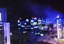 Pożar samochodu przy ulicy Łęckiej w Jawiszowicach- strażacy zapobiegli tragedii