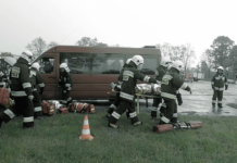 Kilkanaście osób poszkodowanych w wypadku busa- strażacy ćwiczyli w Brzeszczach -FILM/ZDJĘCIA-