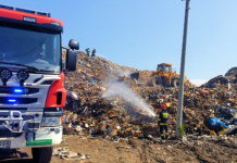 Strażacy walczą z pożarem brzeszczańskiego składowiska odpadów