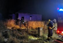 Strażacy zapobiegli tragedii – bezdomny został ewakuowany z budynku, w którym doszło do pożaru
