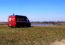 Policja i strażacki dron patrolują stawy w Wilczkowicach