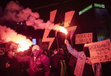 Premier apeluje do protestujących