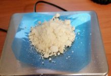 Kilkanaście działek amfetaminy w mieszkaniu 26-latka