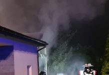 Pożar garażu w gminie Brzeszcze. W akcji kilka zastępów Straży Pożarnej