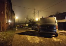 Groził sąsiadowi nożem. Został zatrzymany przez policję