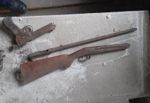 Na remontowanym poddaszu znaleźli broń z czasów II wojny światowej