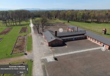 Online w Miejscu Pamięci Auschwitz.