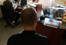 Policja zatrzymała dwóch mieszkańców Oświęcimia, którzy utrudnili działania na miejscu wypadku. Mężczyźni byli pod wpływem środków odurzających