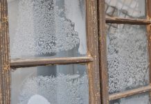 Seniorka przebywała w nieogrzewanym domu. Interweniował dzielnicowy