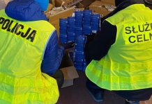 Tytoniowa kontrabanda w mieszkaniu i samochodzie