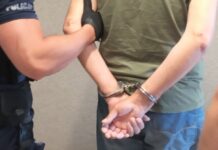 Policjanci z Brzeszcz podczas pościgu odzyskali skradzione audi i zatrzymali sprawcę kradzieży