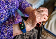 Fundusze Europejskie na wsparcie osób niesamodzielnych. Ruszył nabór do Małopolskiego Tele-Anioła 2.0