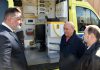 Uroczyste przekazanie nowoczesnego ambulansu: Inwestycja w bezpieczeństwo mieszkańców powiatu Oświęcimskiego