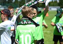 Młodzi piłkarze LKS-u widowiskowo zakończyli sezon – FOTO