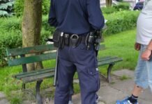 Znieważył policjantów po tym, jak został przyłapany na piciu piwa – miał 2,6 promila!