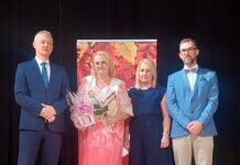 Burmistrz uroczyście nagrodził nauczycieli