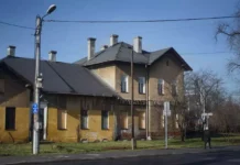 Koniec epoki w Brzeszczach. Dworzec, który miał odzyskać życie, znika na zawsze