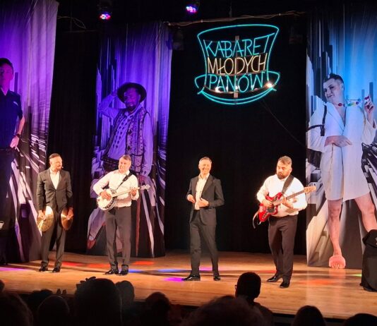 ‘Kabaret Młodych Panów’ kolejny raz rozbawił brzeszczańską publiczność