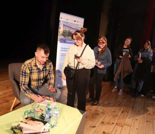 Jakub Małecki spotkał się z brzeszczańskimi czytelnikami